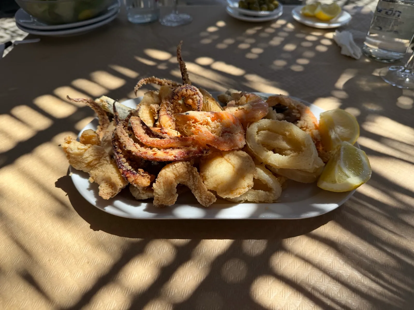 Chiringuito Ayo · paella a la leña y playa en Burriana, Nerja