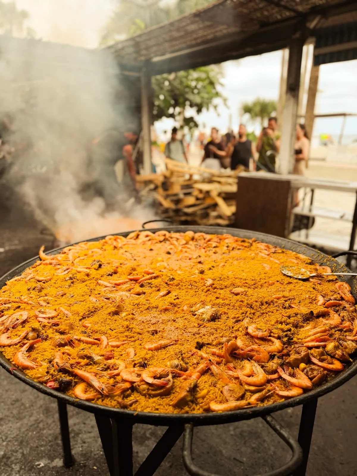 Chiringuito Ayo · paella a la leña y playa en Burriana, Nerja