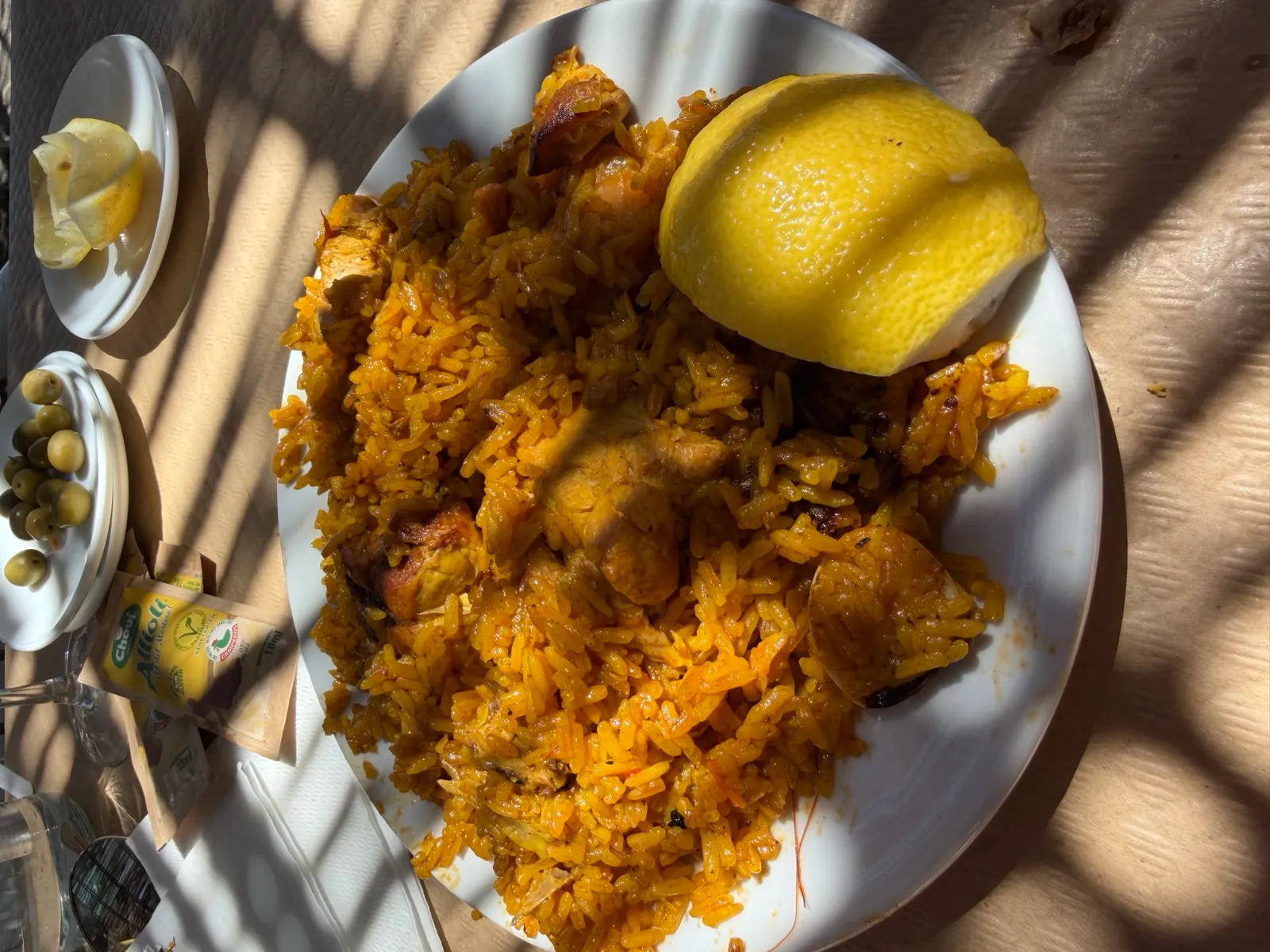 Chiringuito Ayo · paella a la leña y playa en Burriana, Nerja