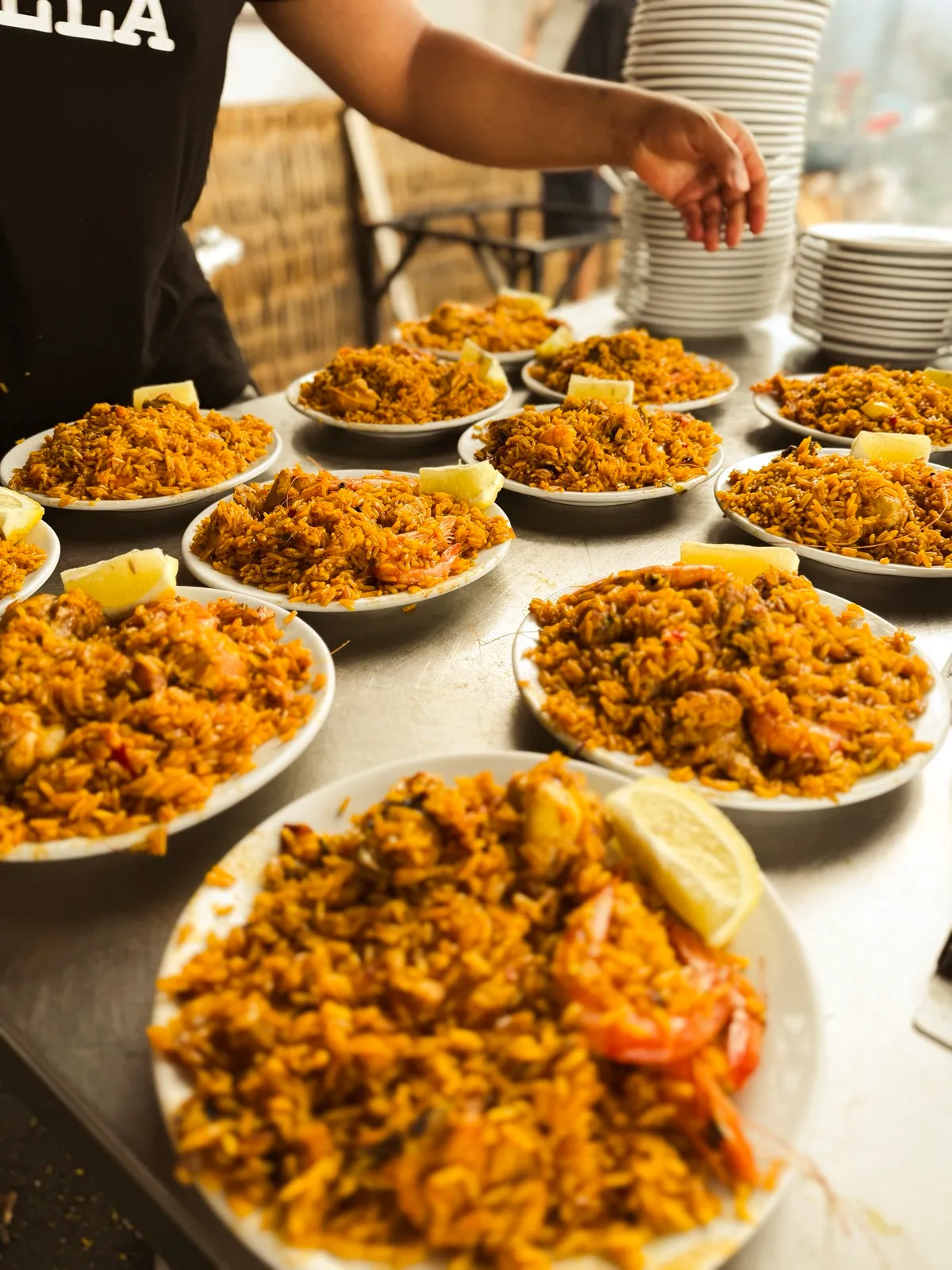 Chiringuito Ayo · paella a la leña y playa en Burriana, Nerja